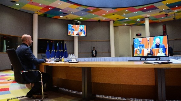 欧盟理事会主席米歇尔参加了与冯德莱恩、默克尔、马克龙和习近平的视频会议。