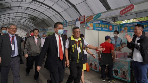 内政部长徐国勇昨天强调，“我们台湾武汉肺炎防治得非常好，大家对政府有信心，人民共同来努力”