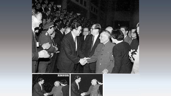 3幅胡锦涛和邓小平握手的照片
