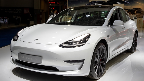 Tesla Model 3 是拥车 1 年后折旧最少的车。