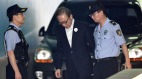 韩最高法院判前总统李明博17年有期徒刑(图)