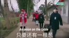 敲鑼打鼓的防疫宣傳隊伍