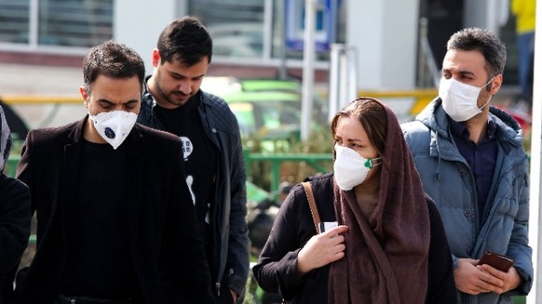 2020年2月22日，伊朗首都德黑蘭已有許多民眾戴上了防護口罩。