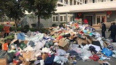 湖北大学宿舍被征用学生物品变垃圾引爆民间怒火(组图)
