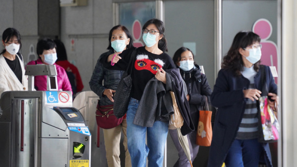 中共肺炎疫情蔓延，導致出現口罩荒，香港衛生部門亦提及中共肺炎存在隱形傳播，因此不排除日後將在社區爆發疫情。