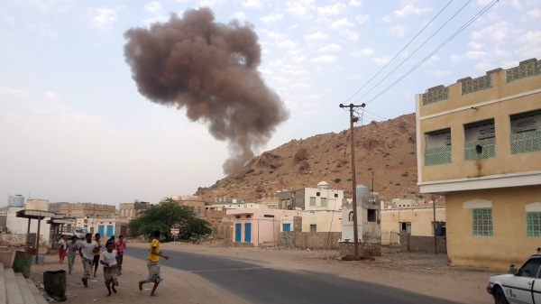 美军在也门的一次反恐行动中，成功以无人机击毙阿拉伯半岛盖达组织的两名头目。图为也门恐怖分子的一次炸弹袭击行动。（图片来源：ABDULJABBAR BAJUBAIR/AFP/Getty Images）