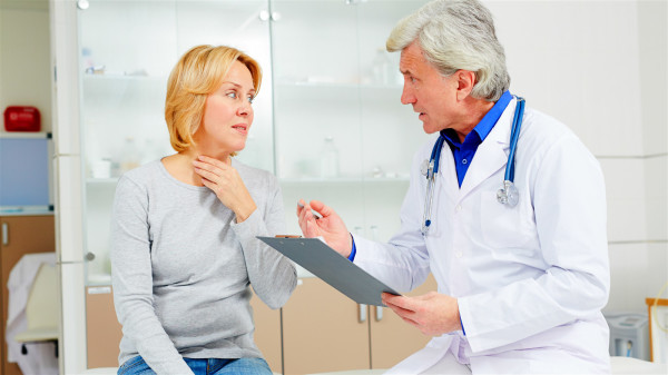 咽喉痛也可能是跟心脏疾病有关的表现。
