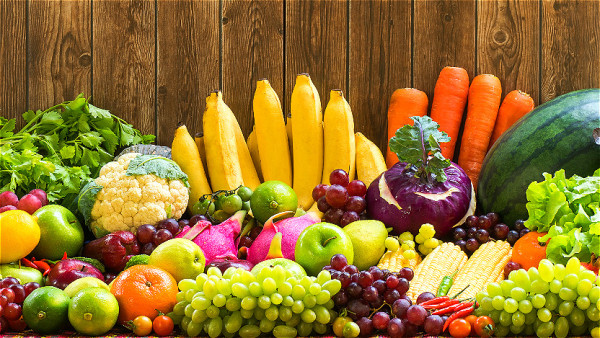 不吃蔬菜水果，会增加患结肠癌的风险，同时会导致缺乏维生素。