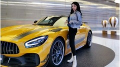 郭美美再炫百萬豪車被網友質疑：又有新乾爹了(組圖)