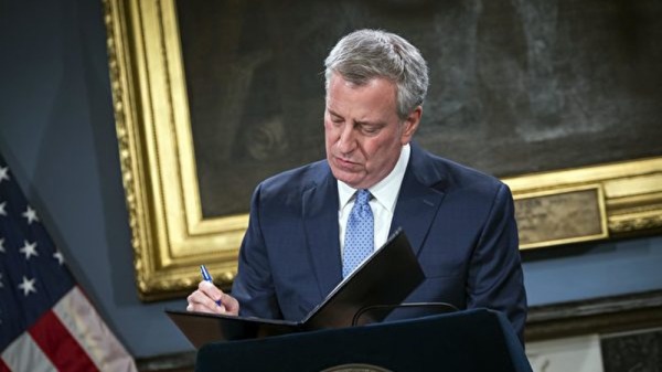 紐約市長白思豪簽署行政令。