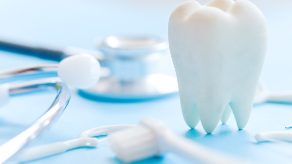 蛀牙與牙周病會引發全身性疾病。