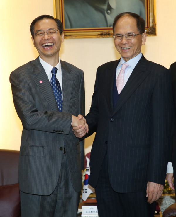游錫堃18日接見韓國駐台代表姜永勳。