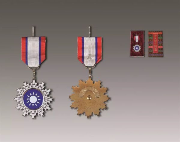 抗战期间，第二战区战事连年不断。1943年，双十节阎锡山获颁青天白日勋章。图为阎锡山的青天白日勋章。