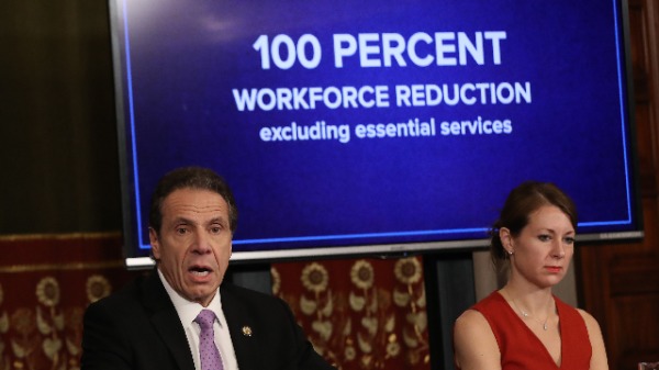 纽约州州长安德鲁·库莫（Andrew Cuomo）(左)（图片来源：Bennett Raglin/Getty Images）