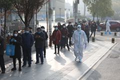 那些領取骨灰以及購買墓地的人們(組圖)
