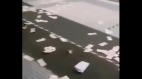 西安地铁出口散落大量现金无人敢捡(视频图)