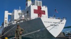 美海軍醫療船「慈悲號」開啟治療為加州減壓(圖)