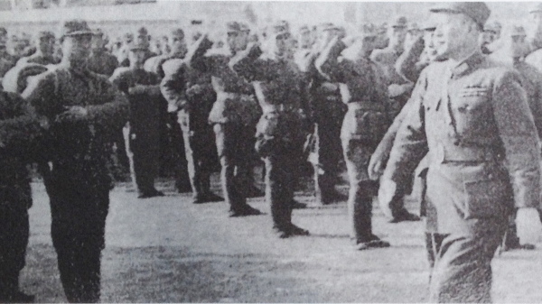 1937年，军委会副参谋总长白崇禧视察淞沪前线。