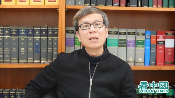 香港警队一哥邓炳强言行出位，最近更惹火一众城中法律界人士，包括不少大状都开声闹PK邓。前立法会议员、执业律师郑家富逐一例数警队在过去大半年的“业绩”和“好事”。