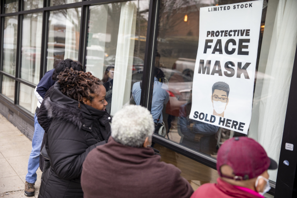 2020年3月7日，美国华盛顿 DC 的居民在排队买防护口罩。