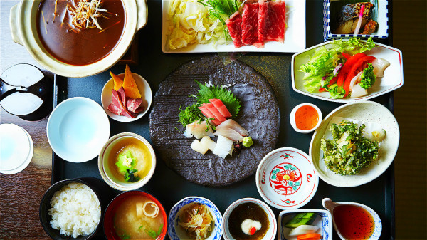 日本政府告知民众一天尽量吃30种食材（包括烹调油、调味品）。