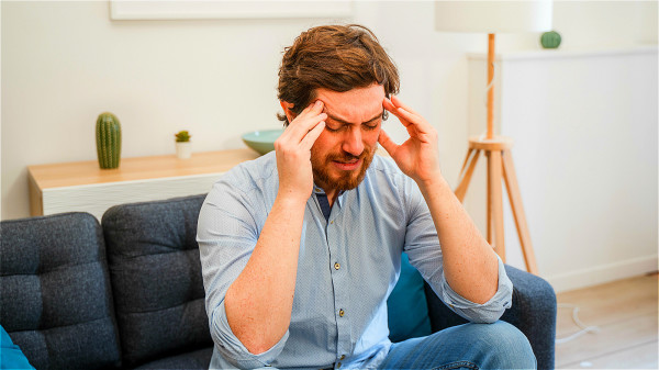 如果經常感到頭暈或耳鳴，且伴隨著噁心、嘔吐等症狀時，就要提高警覺了。