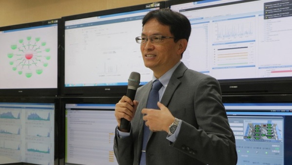资讯工程系特聘教授蒋荣先等人组成团队参加“国际COVID-19科技防疫黑客松大赛”，最终以人工智能判读病患肺部X光片特征，成为台湾唯一获选的团队。