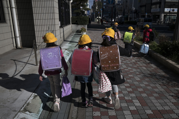日本 学生 独自回家 人贩子