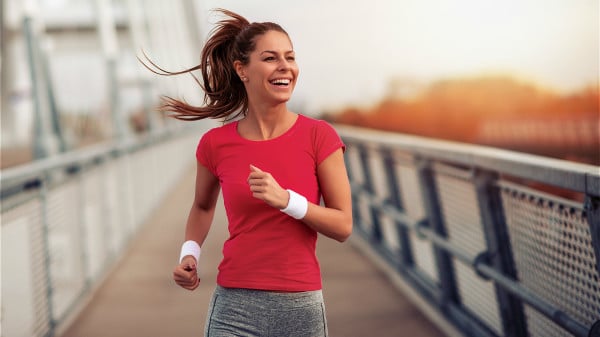 規律運動，如跑步、快走等，能有效增加骨質密度。