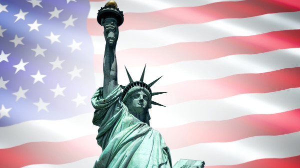 自由女神和美国国旗