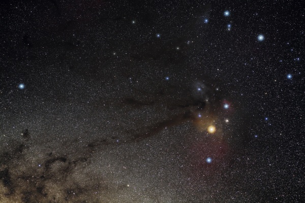 我們依靠現代天文學才發現了英仙座奇怪雙星的不可思議行為。