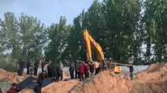 河南4童惨遭活埋警方阻止家属挖掘救人记者遭围殴(图)