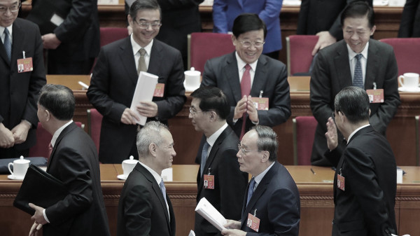 每次北京開大會，都是官員們拉幫結派的好機會。示意圖