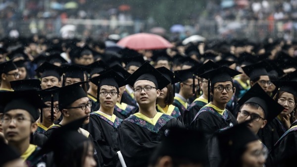 迷失路的大学生们 （图片来源：Getty Images）