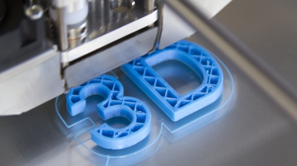 ​​​​​​​3D列印的製造商Stratasys，整合其全球的3D列印資源，生產醫療用的防護面罩。