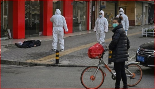 倒斃在武漢街頭的中共肺炎病患者沒有被當局列入在統計數據內。(網路圖片)