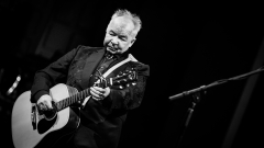 二次抗癌成功JohnPrine不敵染疫併發症過世享壽73歲(視頻)