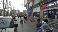 武漢剛解封驚見路人倒地萬人逃城(視頻)
