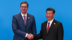 塞尔维亚总统亲完五星旗儿子染中共病毒住院(图)