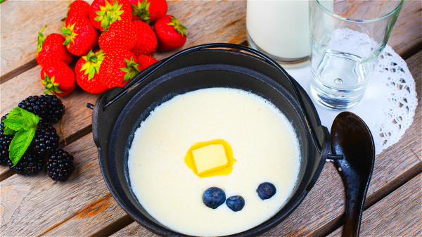 牛奶粥能补益气津、养胃生肌。