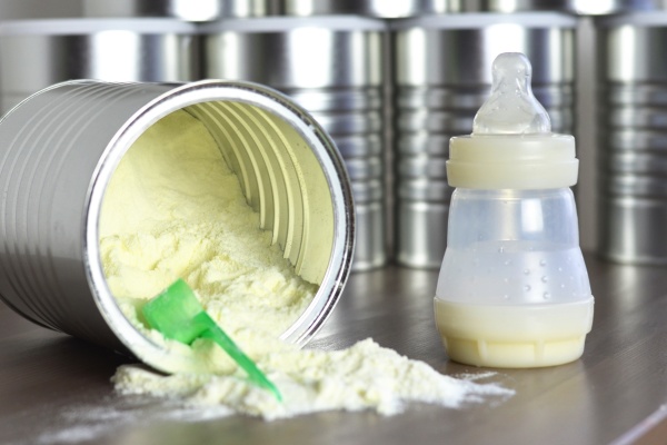中國飛鶴乳業公司在加拿大安省建立的奶粉廠，被曝工傷和患病率是安省其他類似行業的4倍。