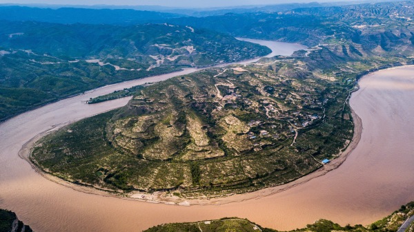 青黄二龙化为了现在的长江与黄河。