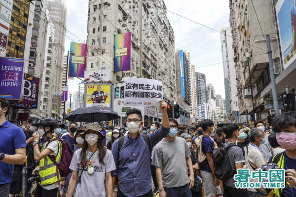 市民在香港街头