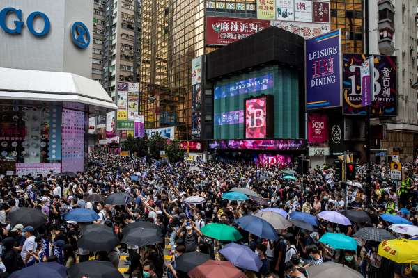 數以萬計的香港市民週日前往銅鑼灣一帶參加「5.24 反惡法大遊行」，抗議中共強行在香港實施國安法。