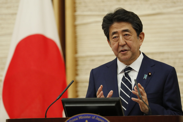 2020年5月25日，日本首相安倍晉三在東京的新聞發布會上發表講話。