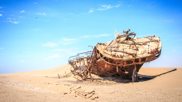 纳米布沙漠惊现沉船，莫非真存在时空门？