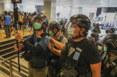 堅持戰鬥的人應得到愛戴和感激(圖)