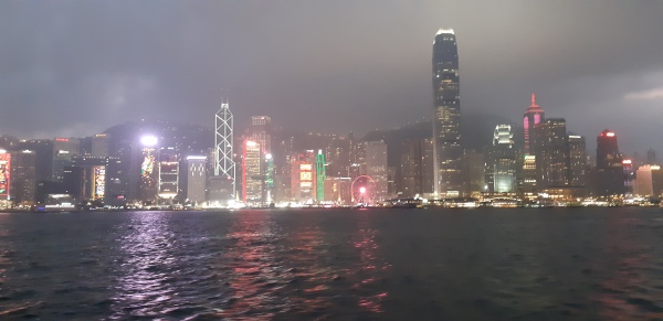 香港维多利亚港。