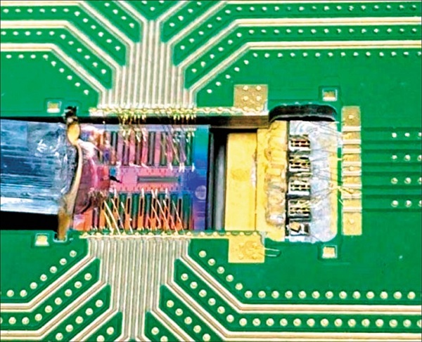 高雄科技大學、台灣大學等學者一起攜手，開發新世代矽光子晶片，每秒將可高達1600G（1.6兆元）。