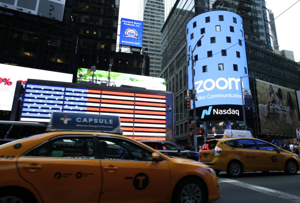 2019年4月18日，視頻會議軟體公司Zoom在紐約納斯達克上市。
